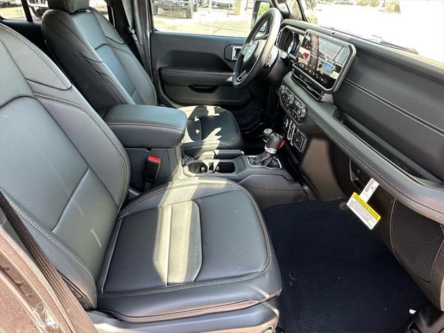 new 2025 Jeep Gladiator car, priced at $52,695