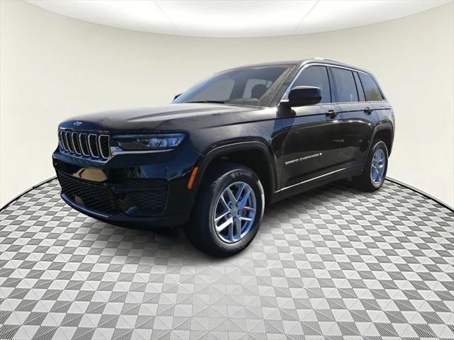 new 2025 Jeep Grand Cherokee car, priced at $40,175