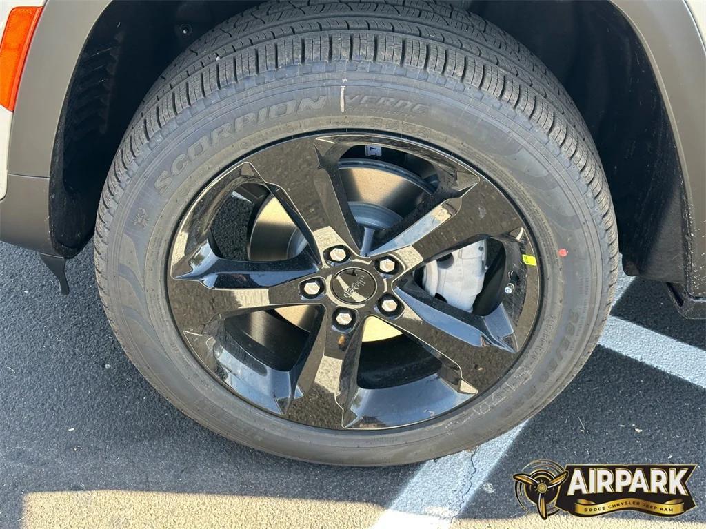 new 2025 Jeep Grand Cherokee car, priced at $56,455