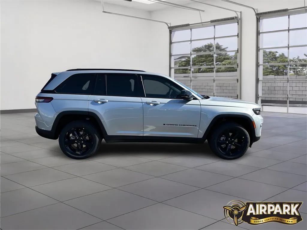 new 2025 Jeep Grand Cherokee car, priced at $56,455
