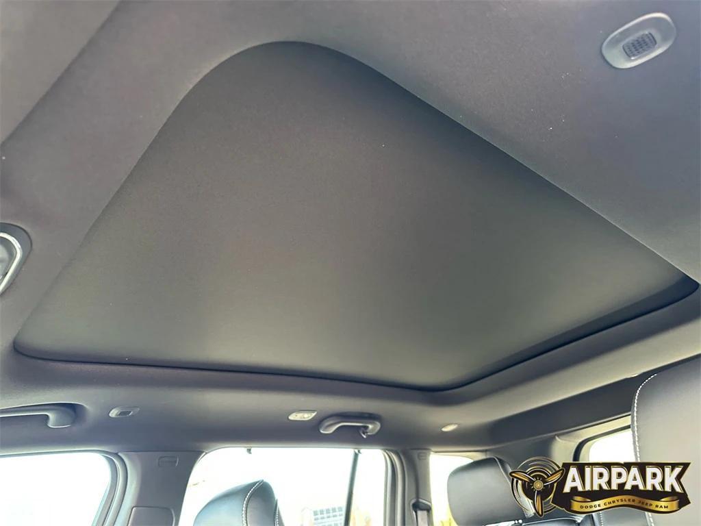 new 2025 Jeep Grand Cherokee car, priced at $56,455