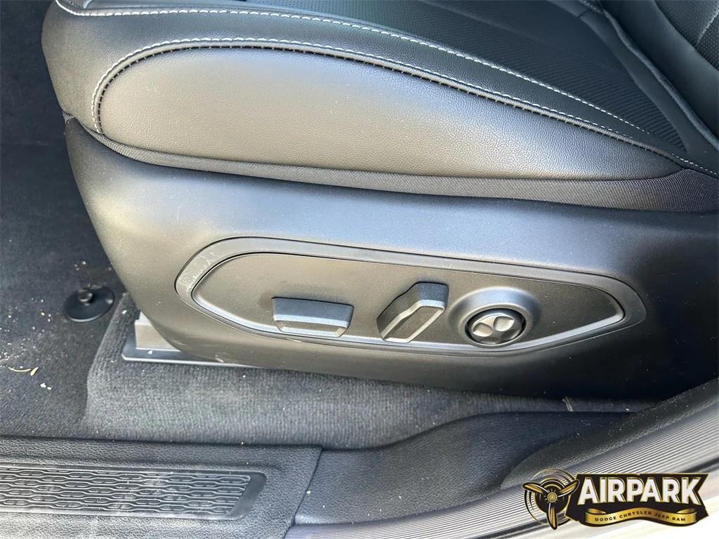 new 2025 Jeep Grand Cherokee car, priced at $56,455