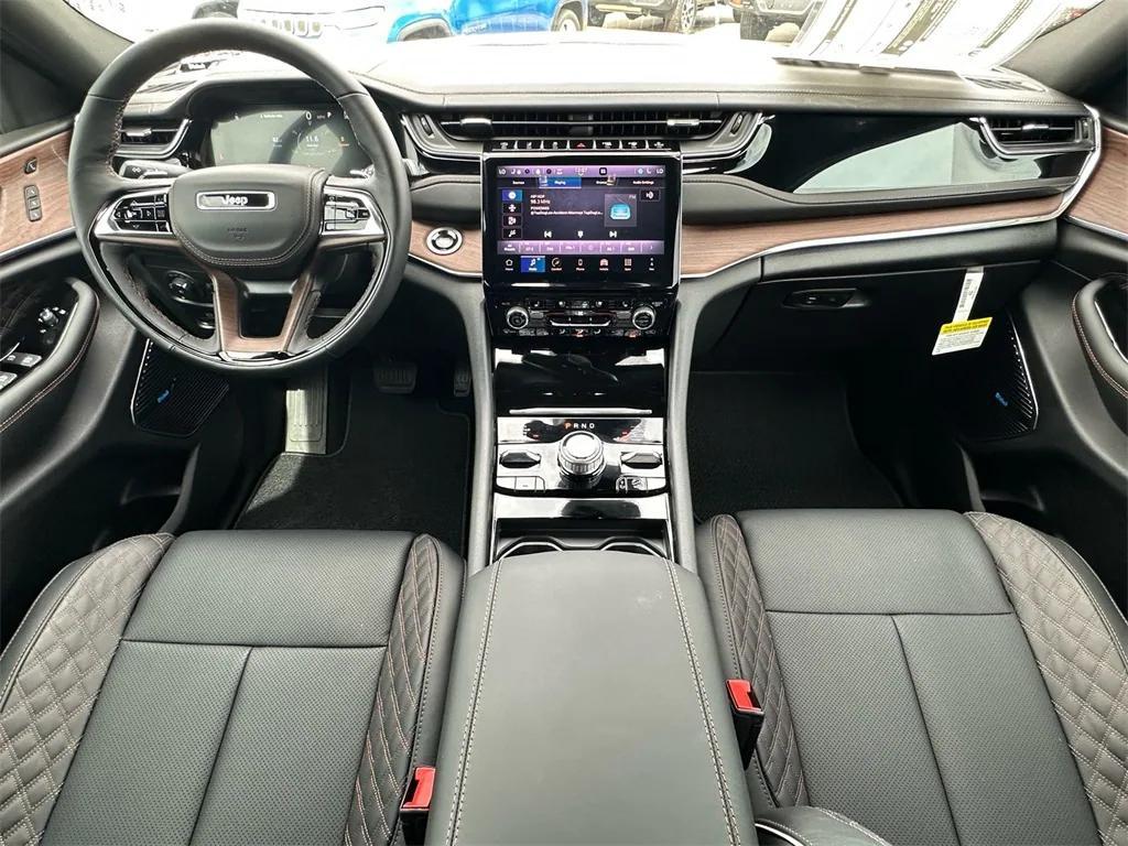 new 2025 Jeep Grand Cherokee car, priced at $67,925