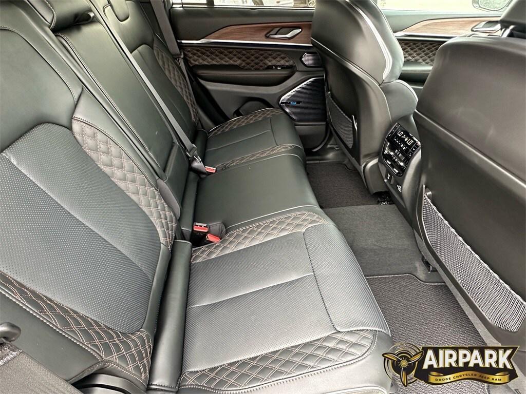 new 2025 Jeep Grand Cherokee car, priced at $67,925