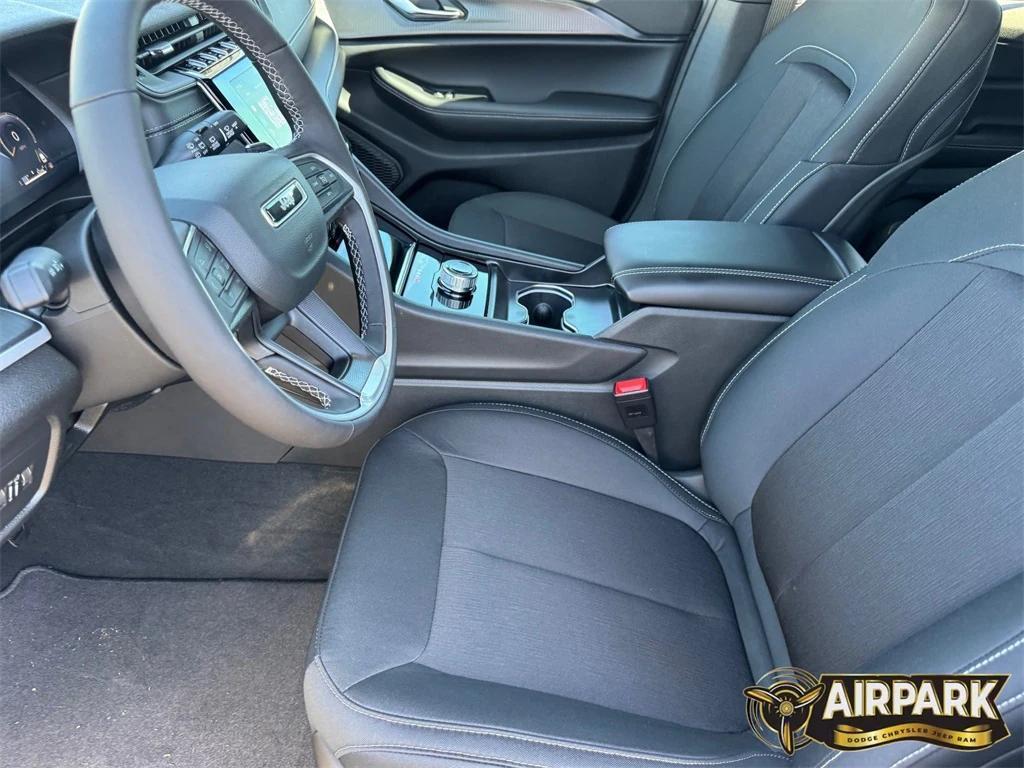 new 2025 Jeep Grand Cherokee car, priced at $44,170