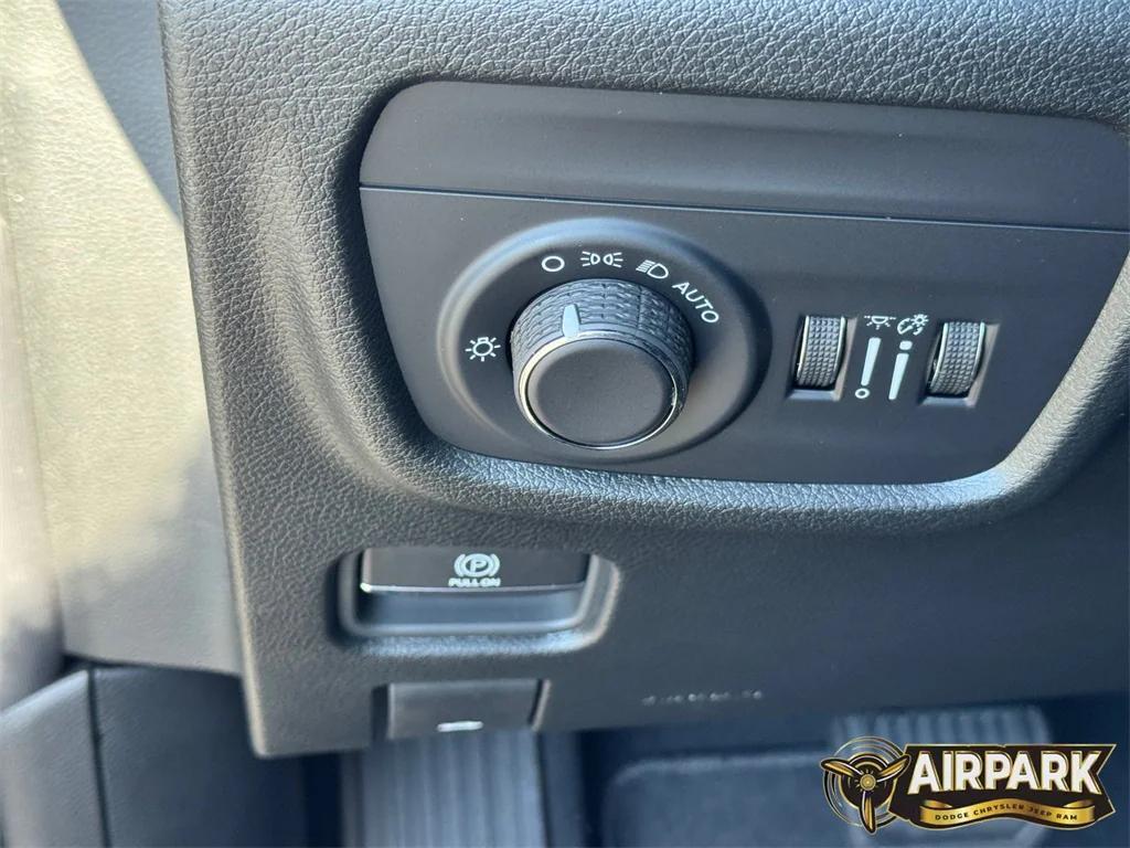 new 2025 Jeep Grand Cherokee car, priced at $44,170