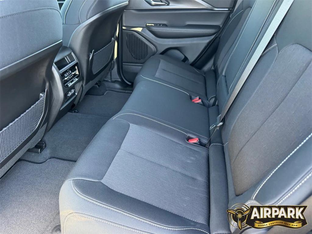 new 2025 Jeep Grand Cherokee car, priced at $44,170