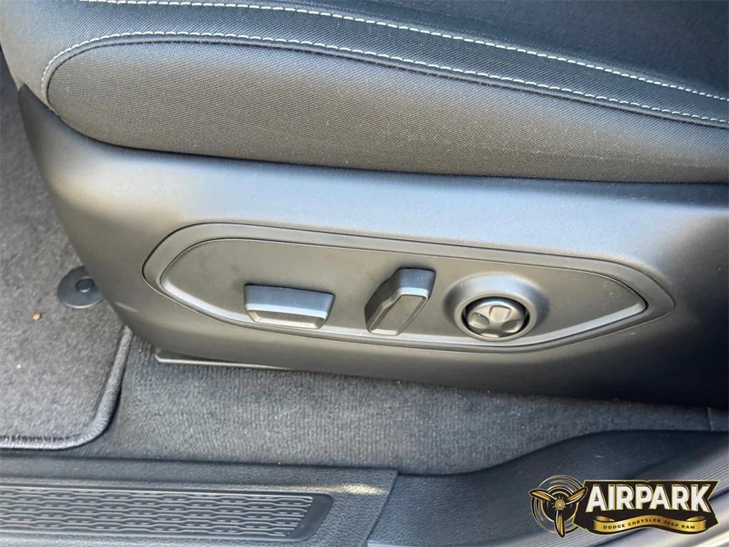 new 2025 Jeep Grand Cherokee car, priced at $44,170