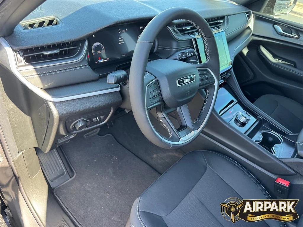 new 2025 Jeep Grand Cherokee car, priced at $44,170