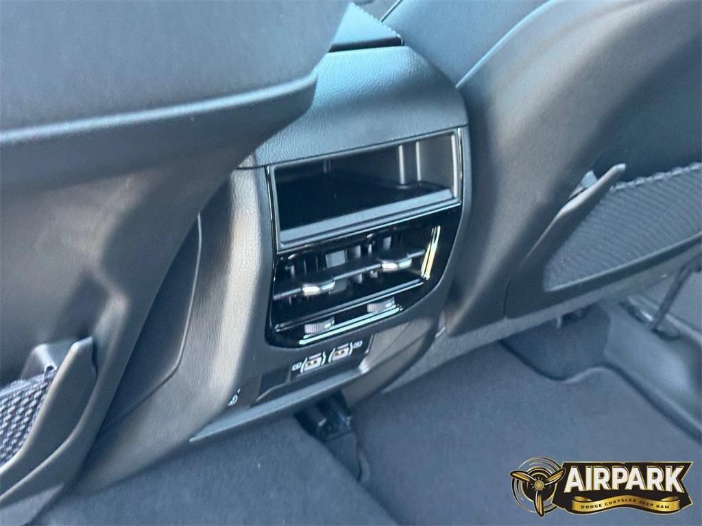 new 2025 Jeep Grand Cherokee car, priced at $44,170