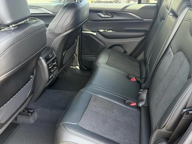 new 2025 Jeep Grand Cherokee car, priced at $47,725