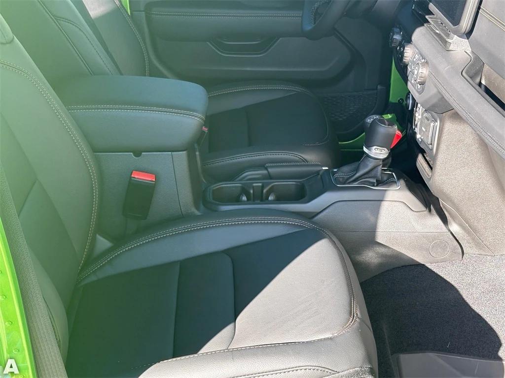 new 2025 Jeep Gladiator car, priced at $51,300