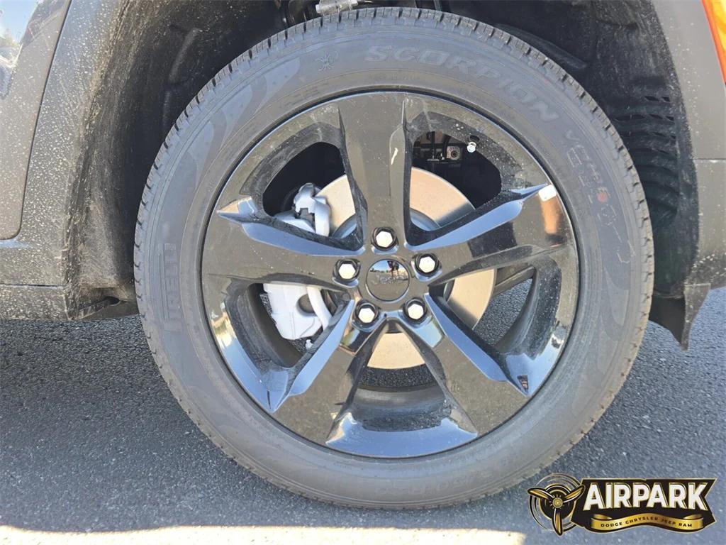 new 2025 Jeep Grand Cherokee car, priced at $56,655