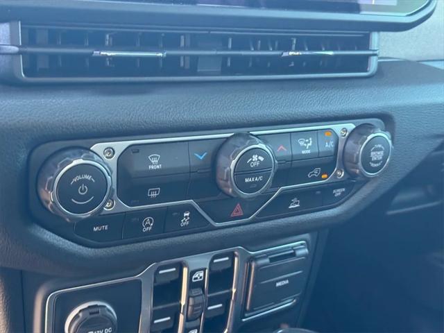 new 2025 Jeep Gladiator car, priced at $47,630
