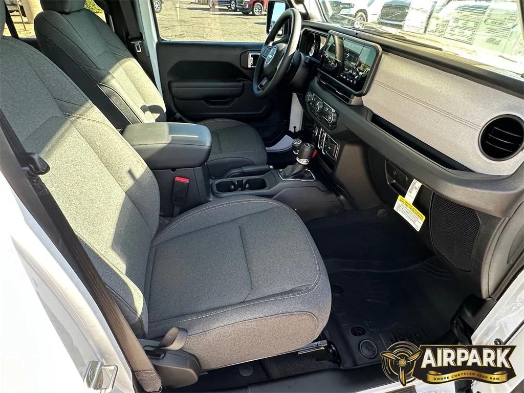 new 2025 Jeep Wrangler car, priced at $46,215