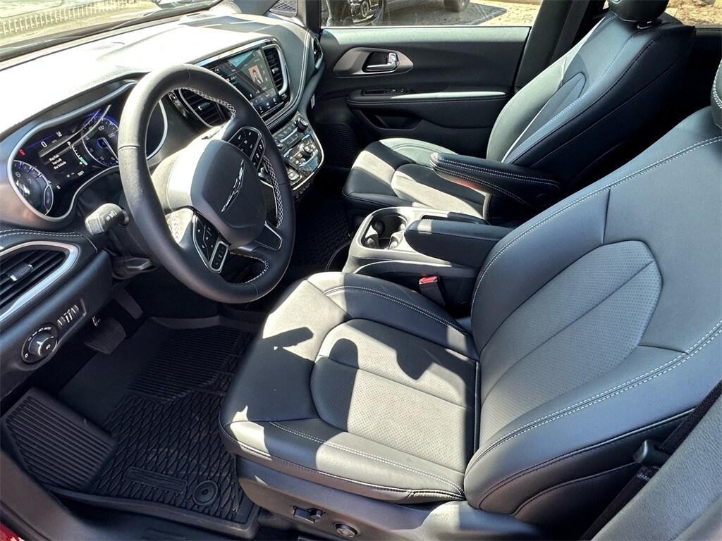 new 2025 Chrysler Pacifica car, priced at $49,285