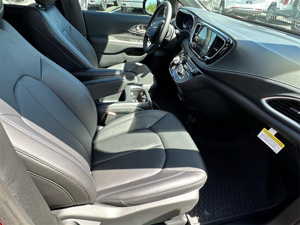 new 2025 Chrysler Pacifica car, priced at $49,285