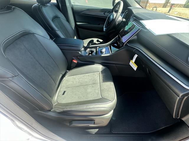 new 2025 Jeep Grand Cherokee car, priced at $48,775