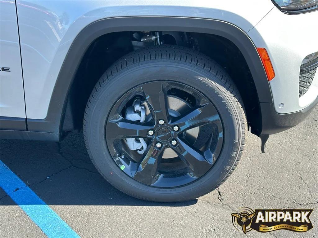 new 2025 Jeep Grand Cherokee car, priced at $56,655