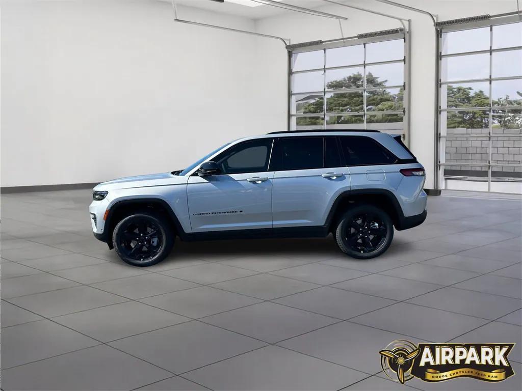 new 2025 Jeep Grand Cherokee car, priced at $56,655