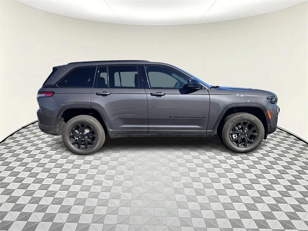 new 2025 Jeep Grand Cherokee car, priced at $46,530