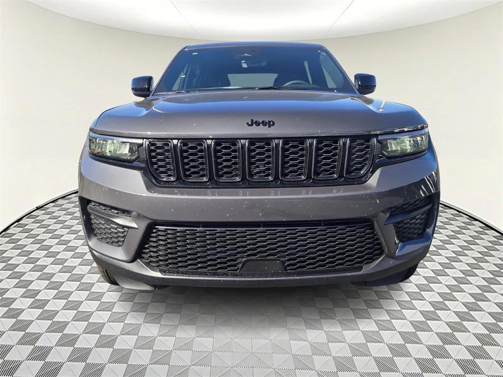 new 2025 Jeep Grand Cherokee car, priced at $46,530