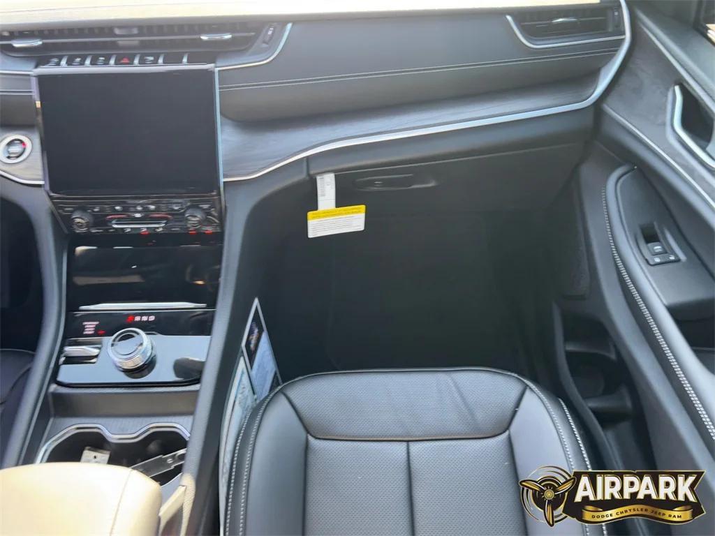 new 2025 Jeep Grand Cherokee car, priced at $56,655