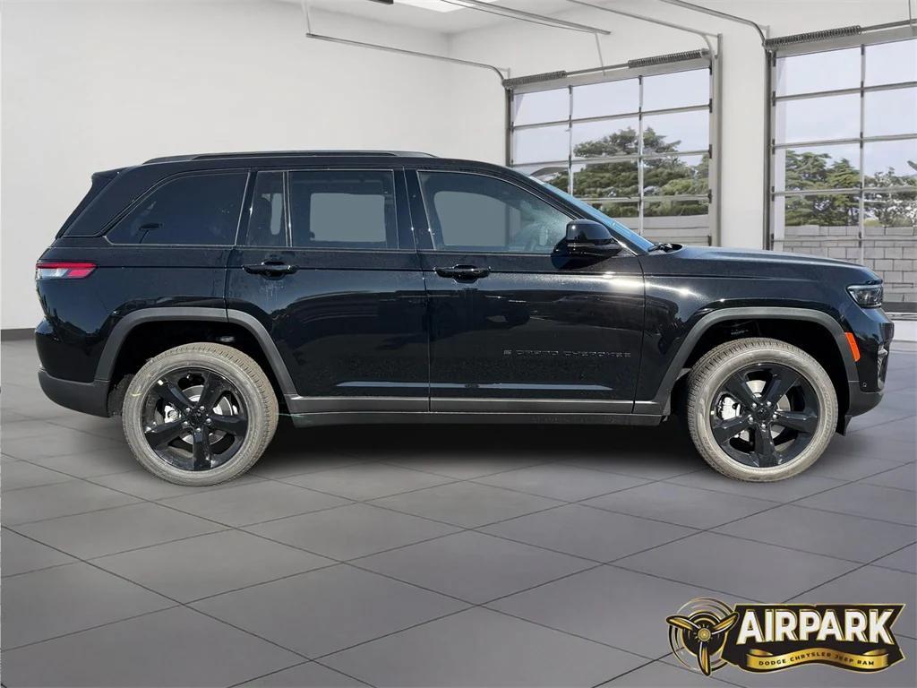 new 2025 Jeep Grand Cherokee car, priced at $56,655