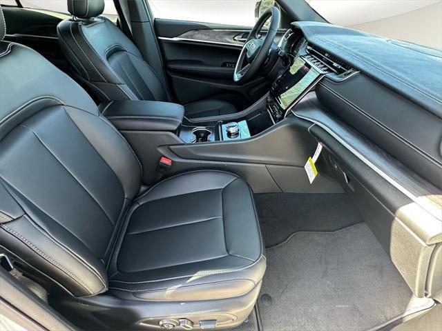 new 2025 Jeep Grand Cherokee car, priced at $47,215