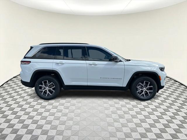new 2025 Jeep Grand Cherokee car, priced at $47,215