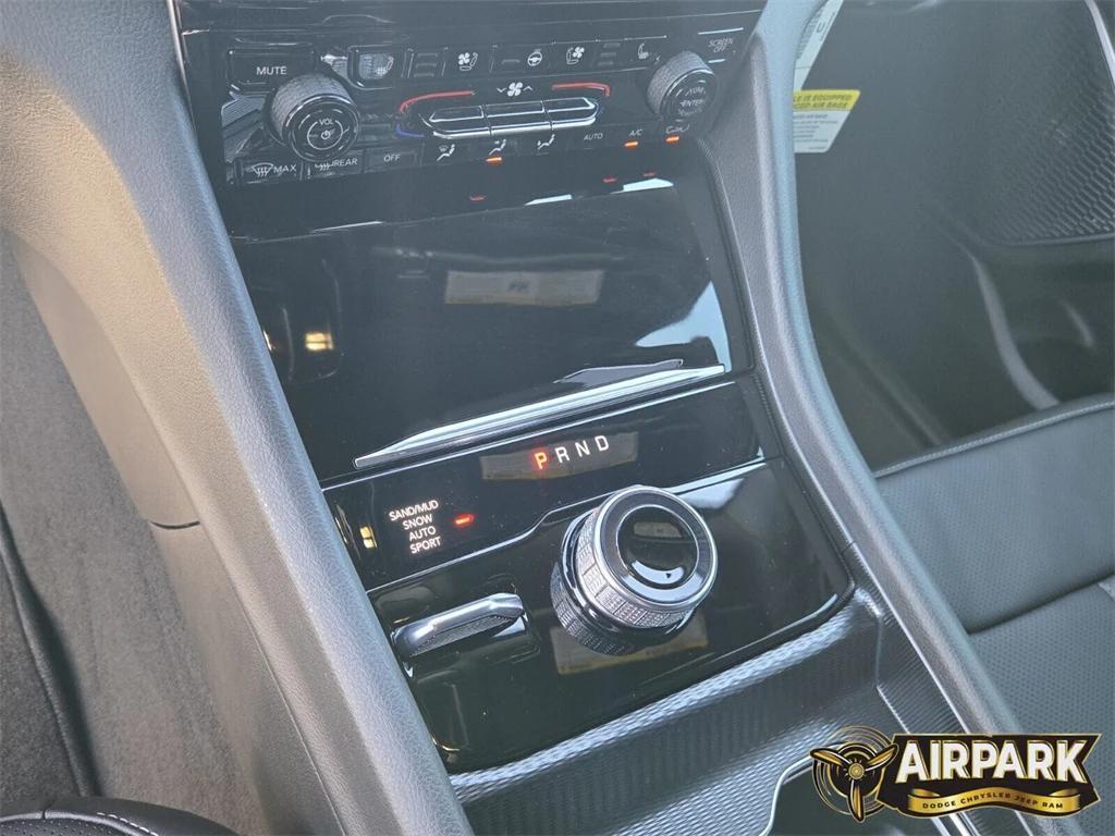new 2025 Jeep Grand Cherokee car, priced at $57,835