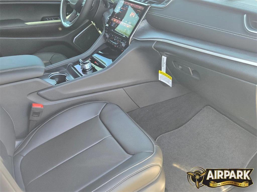 new 2025 Jeep Grand Cherokee car, priced at $57,835