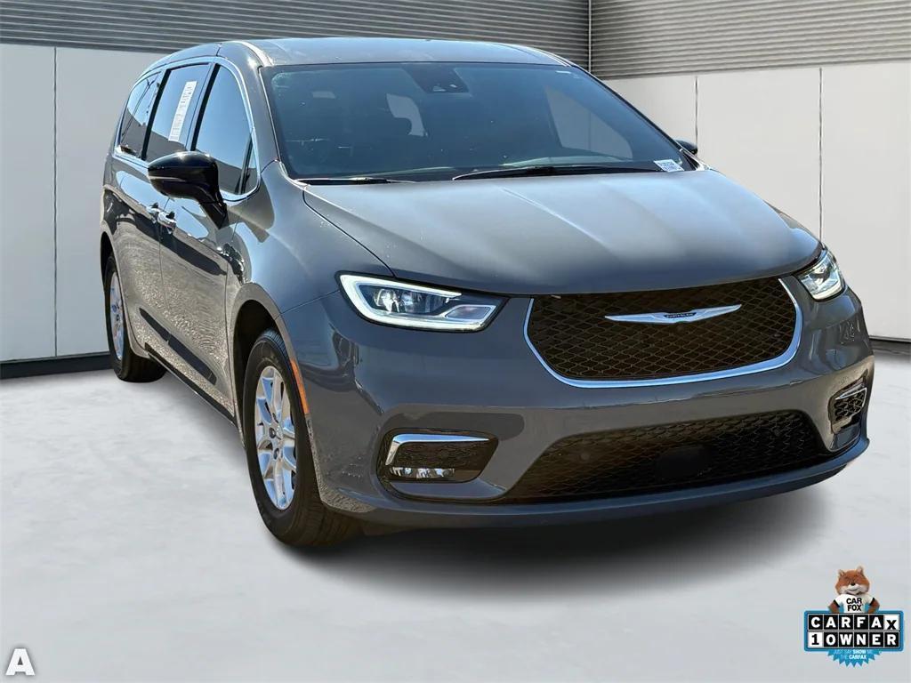 used 2025 Chrysler Pacifica car, priced at $32,700