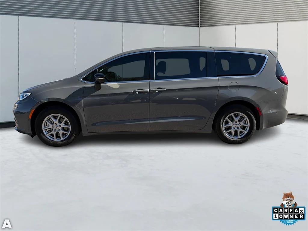used 2025 Chrysler Pacifica car, priced at $32,700