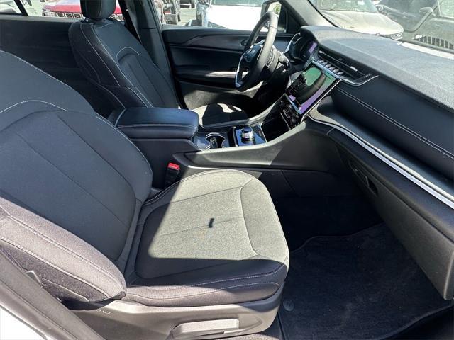 new 2025 Jeep Grand Cherokee car, priced at $44,370