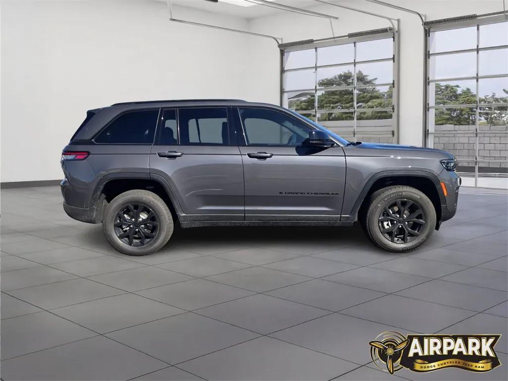 new 2025 Jeep Grand Cherokee car, priced at $46,530