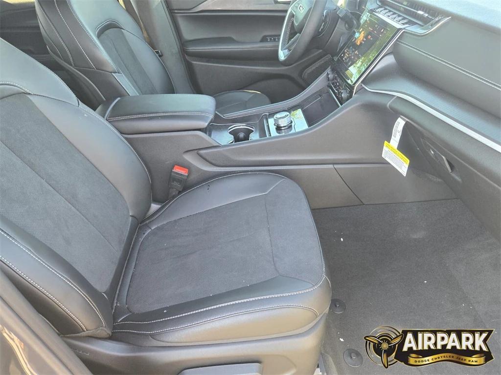 new 2025 Jeep Grand Cherokee car, priced at $46,530