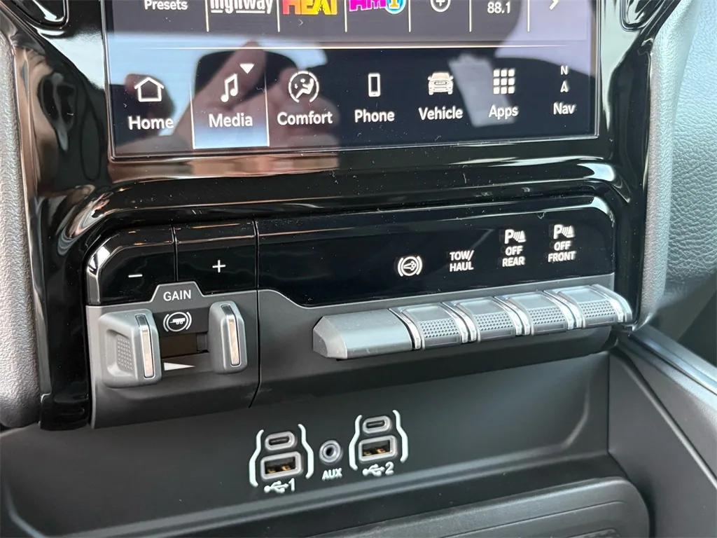 new 2025 Ram 2500 car, priced at $75,605