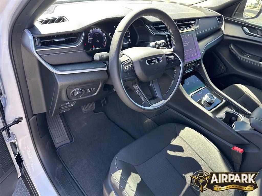 new 2025 Jeep Grand Cherokee car, priced at $42,825