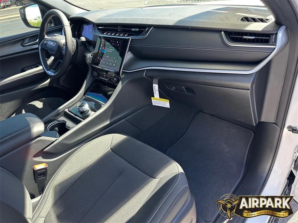 new 2025 Jeep Grand Cherokee car, priced at $42,825