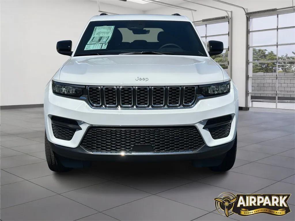 new 2025 Jeep Grand Cherokee car, priced at $42,825