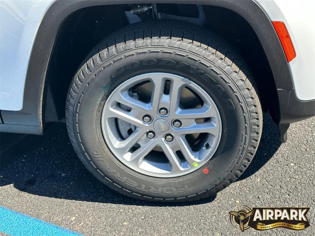 new 2025 Jeep Grand Cherokee car, priced at $42,825