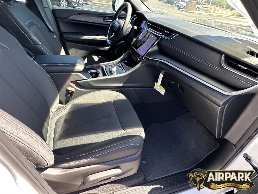 new 2025 Jeep Grand Cherokee car, priced at $42,825