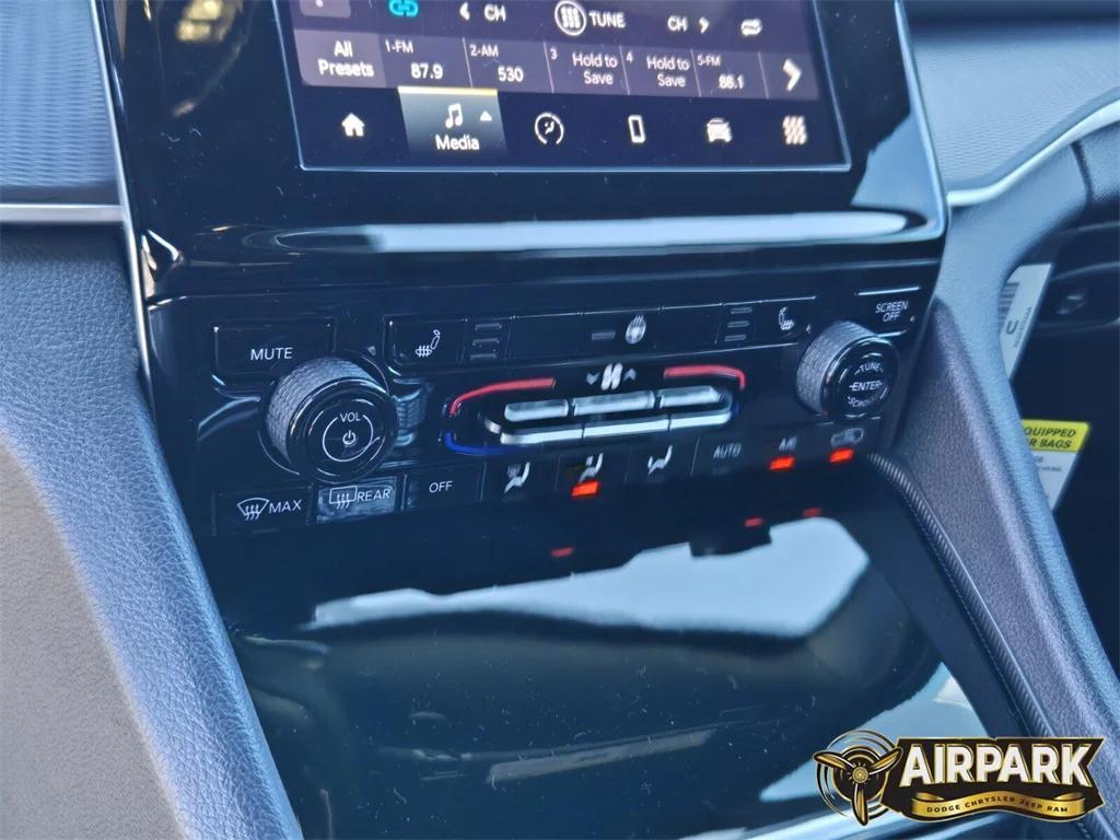 new 2025 Jeep Grand Cherokee car, priced at $43,575