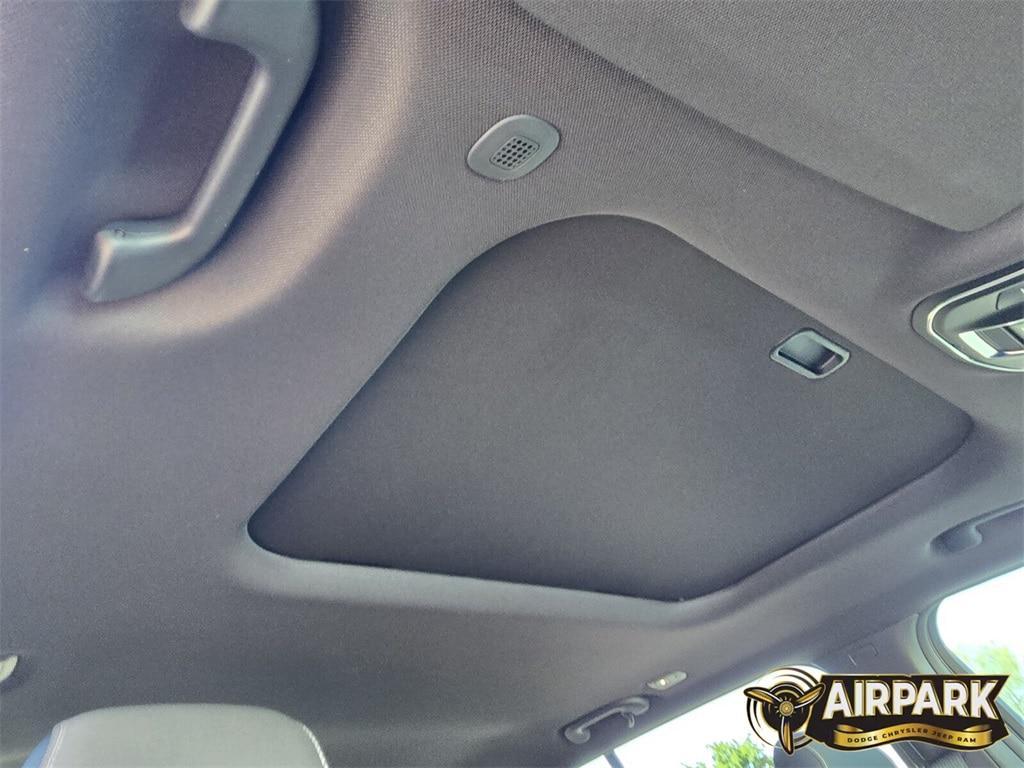 new 2025 Jeep Grand Cherokee car, priced at $43,575