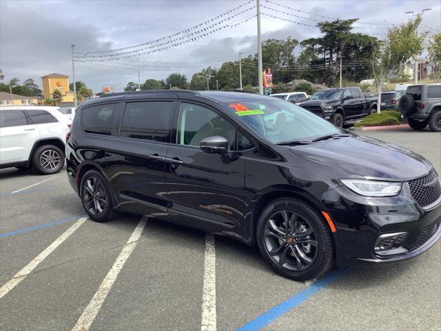 new 2024 Chrysler Pacifica car, priced at $47,090