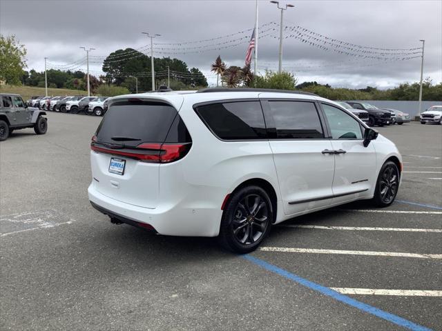 new 2024 Chrysler Pacifica car, priced at $47,090