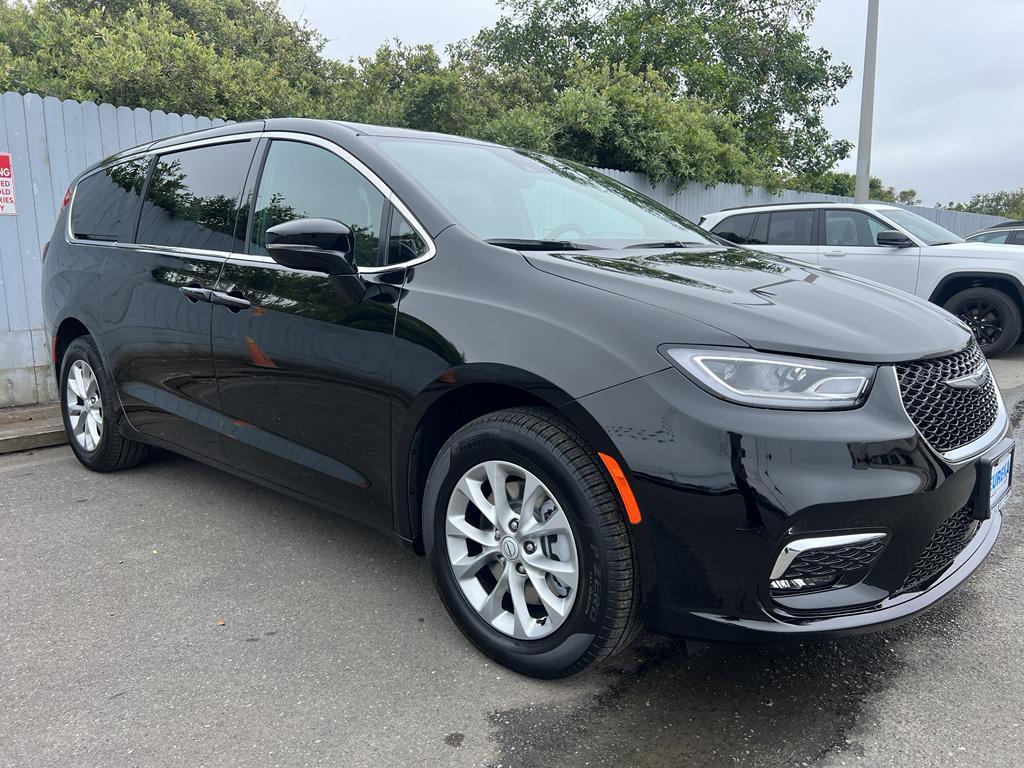 new 2025 Chrysler Pacifica car, priced at $53,580
