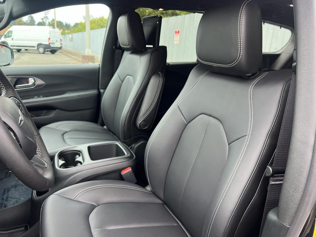 new 2025 Chrysler Pacifica car, priced at $53,580