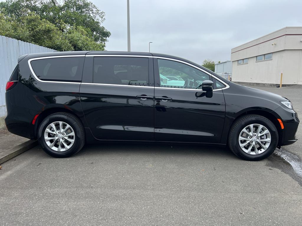 new 2025 Chrysler Pacifica car, priced at $53,580
